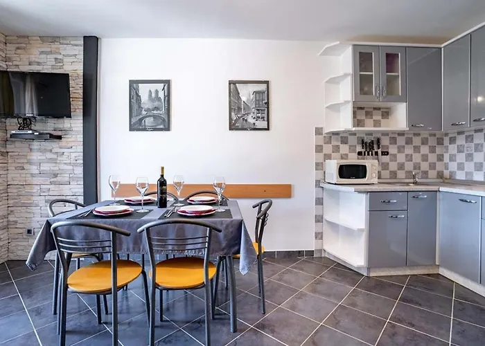Apartment In With Balcony, Air Condition, Wifi *