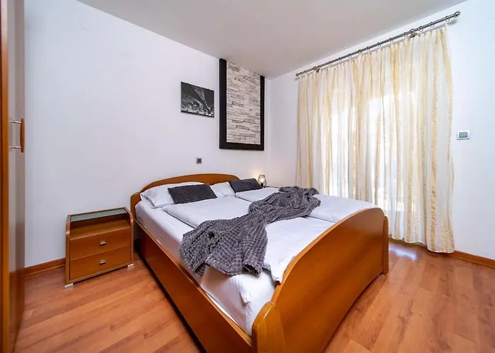 Apartment In With Balcony, Air Condition, Wifi
