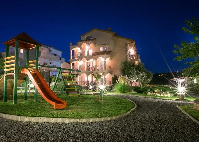In With Balcony, Air Condition, Wifi Apartment *