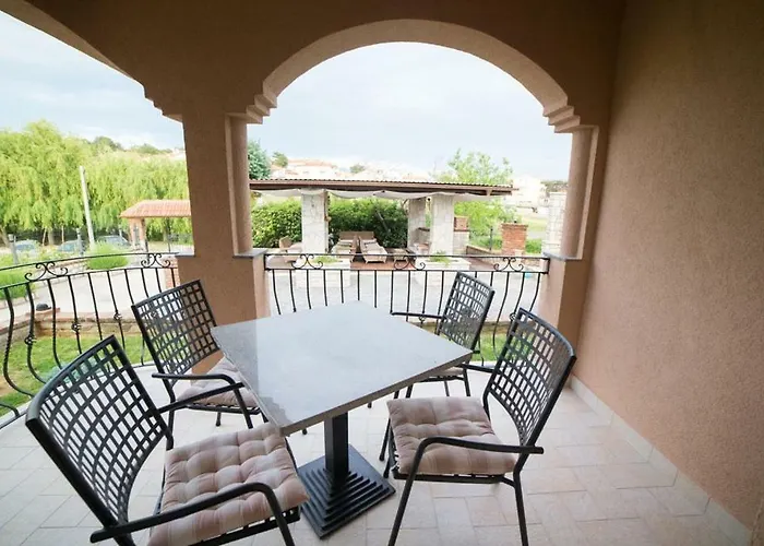 Apartment In With Balcony, Air Condition, Wifi