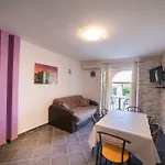 Appartamento In With Balcony, Air Condition, Wifi *
