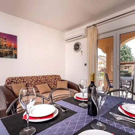 Appartamento In With Balcony, Air Condition, Wifi