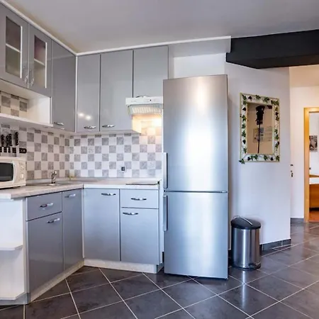 In With Balcony, Air Condition, Wifi Appartamento