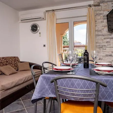 In With Balcony, Air Condition, Wifi Apartment *
