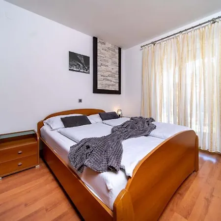 Apartment In With Balcony, Air Condition, Wifi