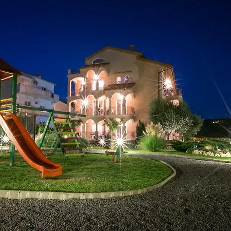 In With Balcony, Air Condition, Wifi Apartment *